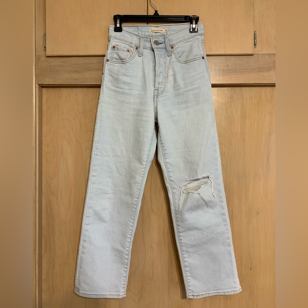 Levis Ribcage Ripped High Waist Ankle Jeans
